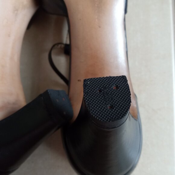 Vintage Salvatore Ferragamo Women's Black T-Strap Pumps - Picture 13 of 16